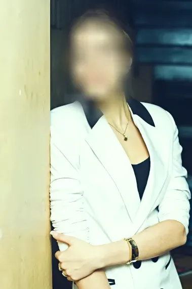 Caroline, 30