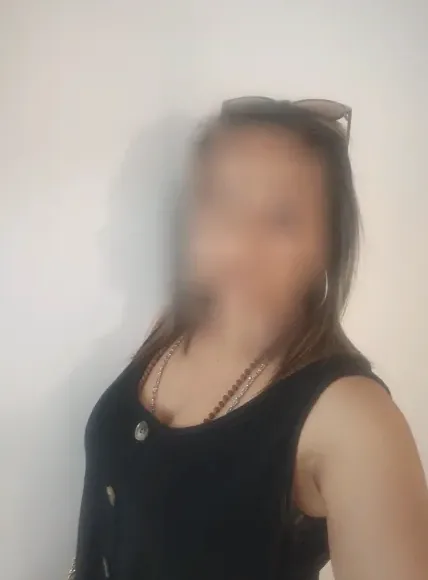 Ellie, 38