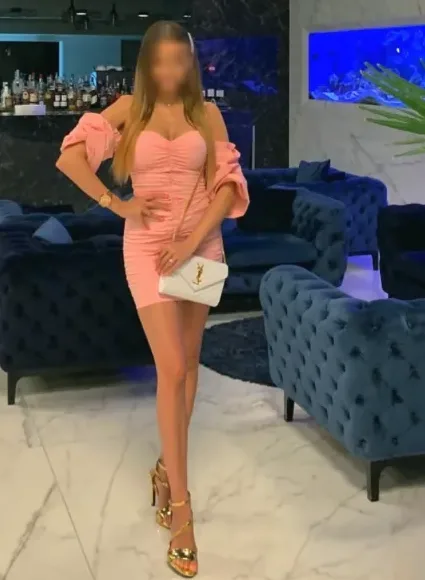 Leyla, 25