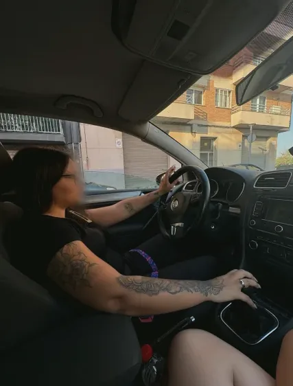 Rosa, 28