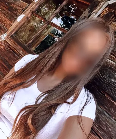 Zeynep, 27