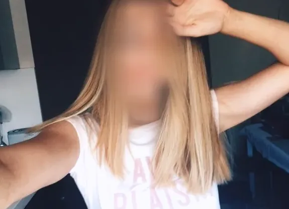 Zeynep, 28